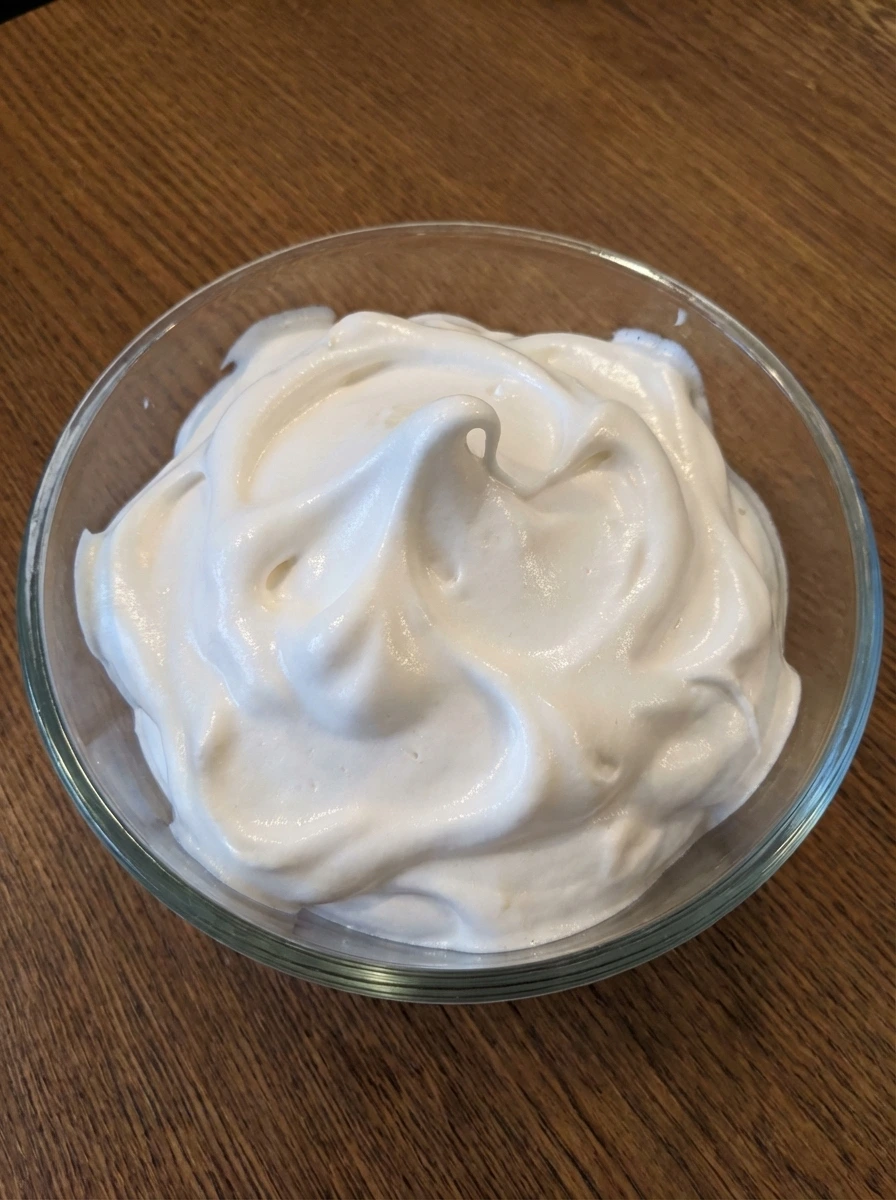 Glossy whipped meringue for banana pudding topping